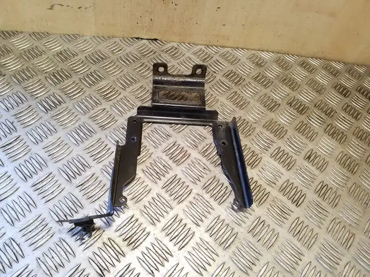 Kia Sportage    Другая деталь отсека двигателя