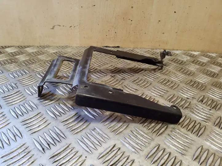 Kia Sportage    Другая деталь отсека двигателя