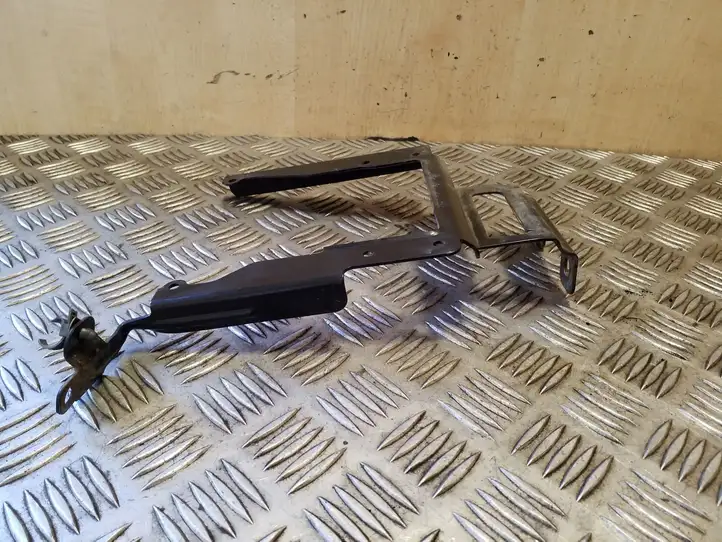 Kia Sportage    Другая деталь отсека двигателя