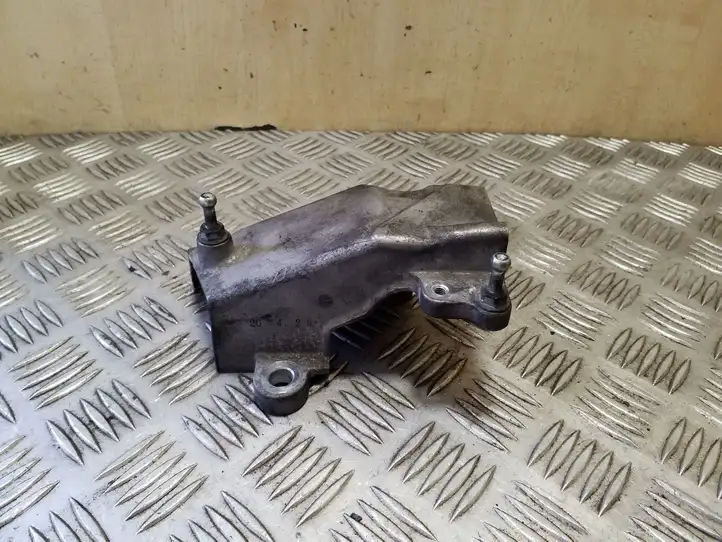 Suzuki Grand Vitara (2008 - 2012)   Другая деталь отсека двигателя