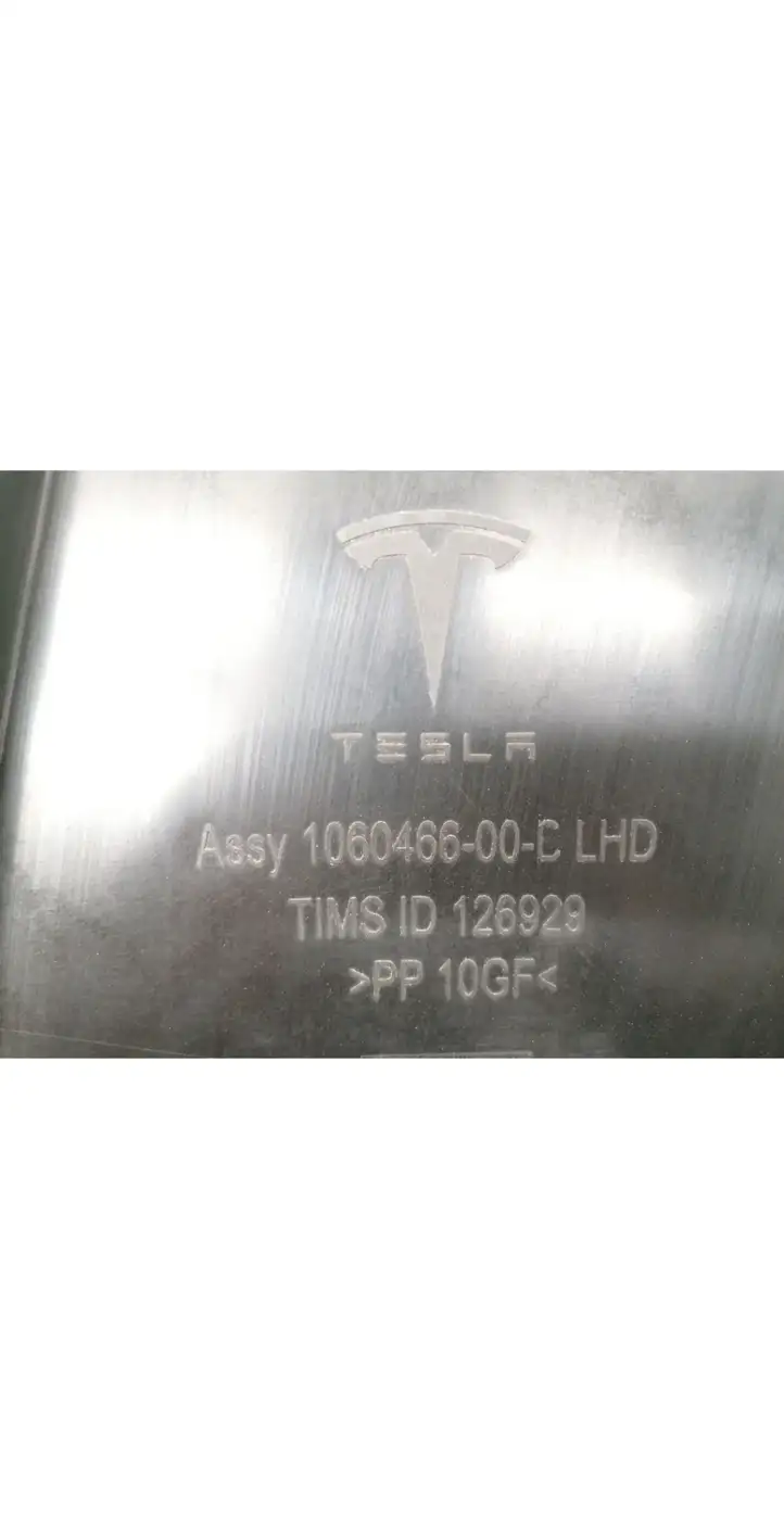 Tesla Model S (2016 - 2021) 1060466-00-C Прочие детали моторного отсека — фото 5