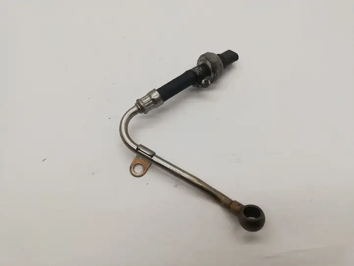 BMW 5 F10 F11 (2009 - 2016)  8507634 Другая деталь отсека двигателя