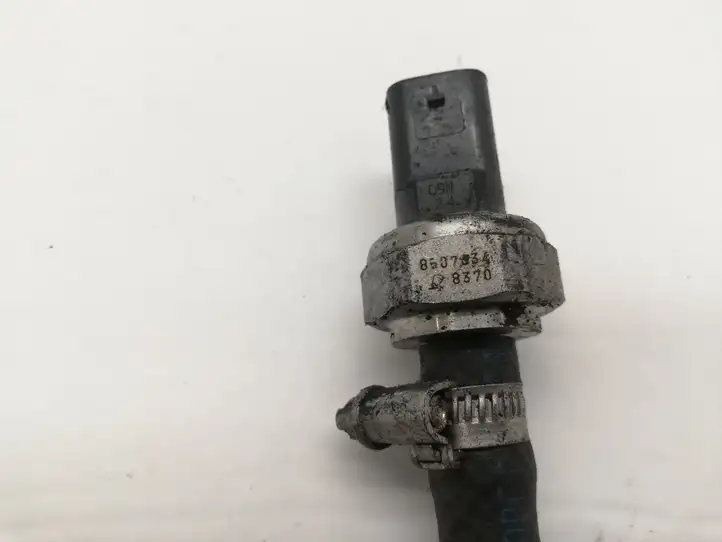 BMW 5 F10 F11 (2009 - 2016)  8507634 Другая деталь отсека двигателя