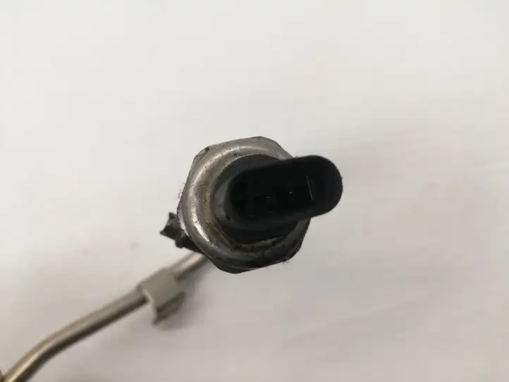 BMW 5 F10 F11 (2009 - 2016)  8507634 Другая деталь отсека двигателя