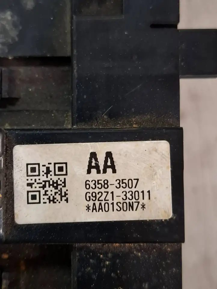 Toyota Auris E180 (2012 - 2018) 63583507 Блок монтирования реле — фото 6