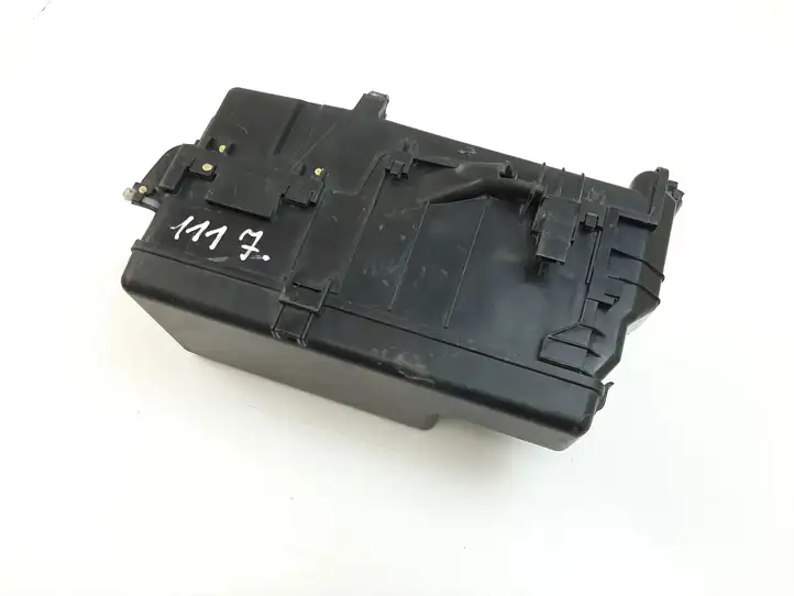 Toyota Hilux (AN10, AN20, AN30) (2008 - 2011) Блок монтирования реле — фото 1