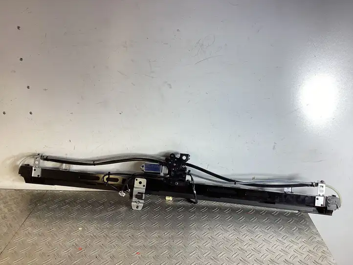 Lexus GS 250 300 350 300h 450h (2015 - 2020) 6435030151 Электрическая шторка заднего стекла — фото 3