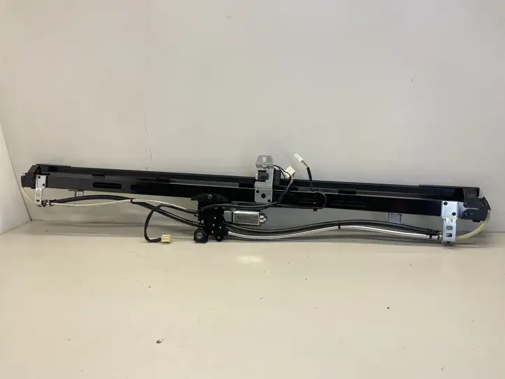 Lexus GS250 300 350 300h 450h (2011 - 2015) 6435030150 Электрическая шторка заднего стекла — фото 3