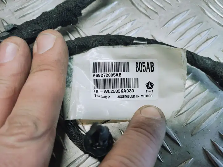 Jeep Cherokee (2013 - 2017) P68272805AB Жгут проводов крышки багажника — фото 4