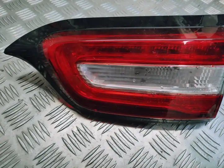 Jeep Cherokee (2013 - 2017) 68102920AC Задний фонарь в крышке багажника — фото 2