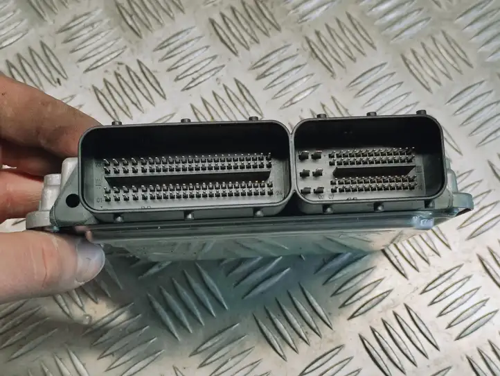 BMW 3 E90 E91 (2005 - 2012) 8518269 Блок управления двигателем (ЭБУ) — фото 2
