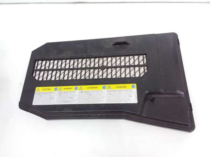 Volkswagen Touareg I (2002 - 2010)  7L0864643B Крышка ящика аккумулятора