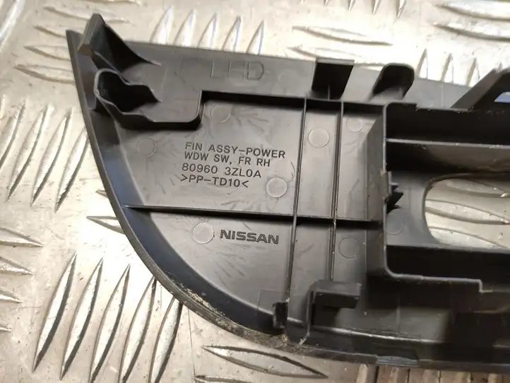Nissan Pulsar (2014 - 2018) 809603ZL0A Прочая отделка передней двери — фото 3