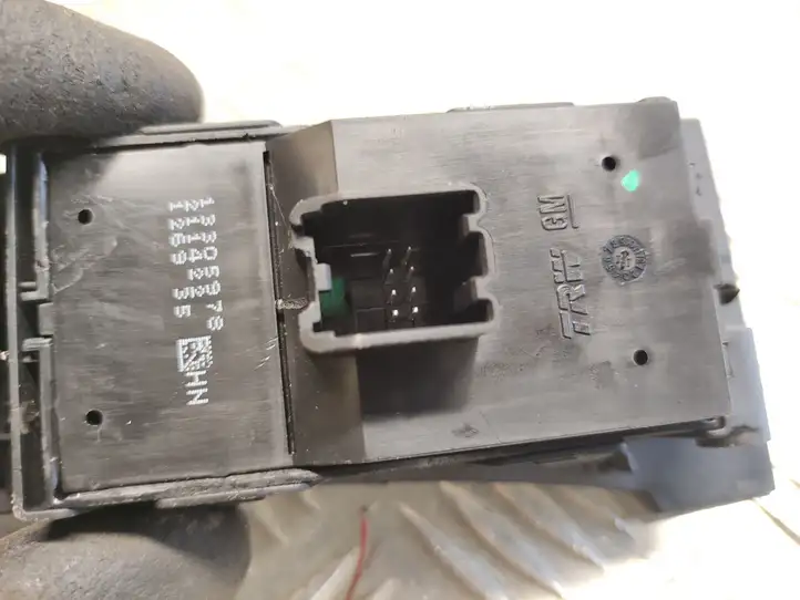 Opel Astra J (2009 - 2012) 13305978 Блок кнопок стеклоподъемников — фото 2