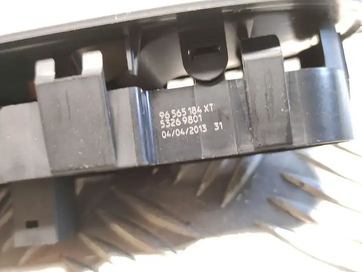 Peugeot 308 (2007 - 2013) 96565184XT Блок кнопок стеклоподъемников — фото 3