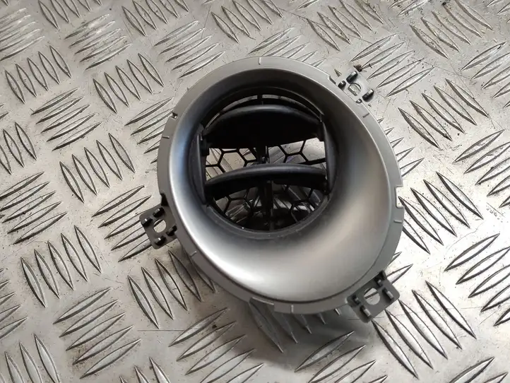 Nissan Juke I F15 (2010 - 2018) 687601KE0A Боковой воздушный дефлектор — фото 1