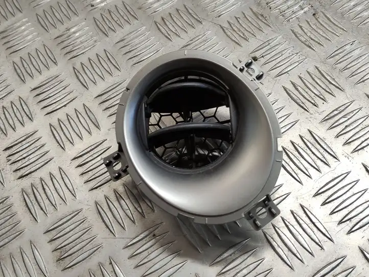 Nissan Juke I F15 (2010 - 2018) 687601KE0A Боковой воздушный дефлектор — фото 4