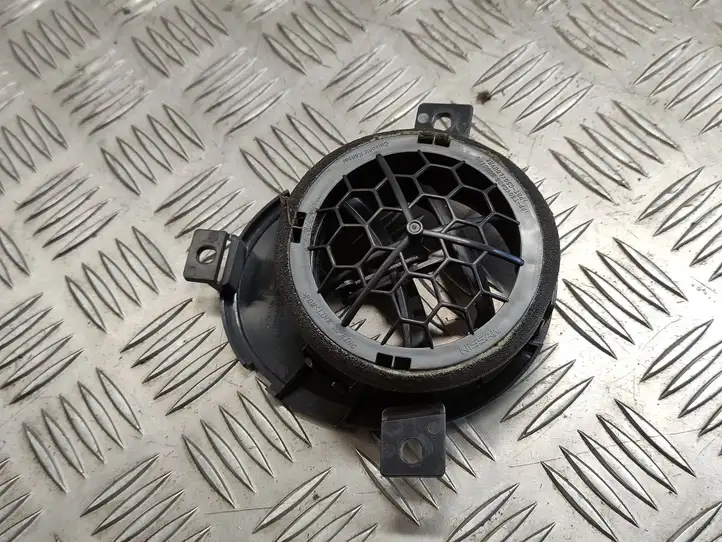 Nissan Juke I F15 (2010 - 2018) 687601KE0A Боковой воздушный дефлектор — фото 5