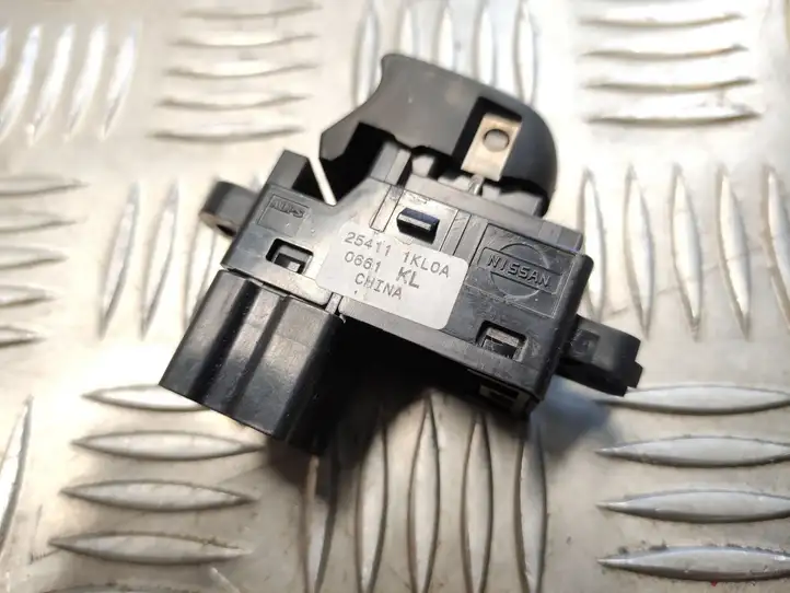 Nissan Juke I F15 (2010 - 2018) 254111KL0A Блок кнопок стеклоподъемников — фото 3
