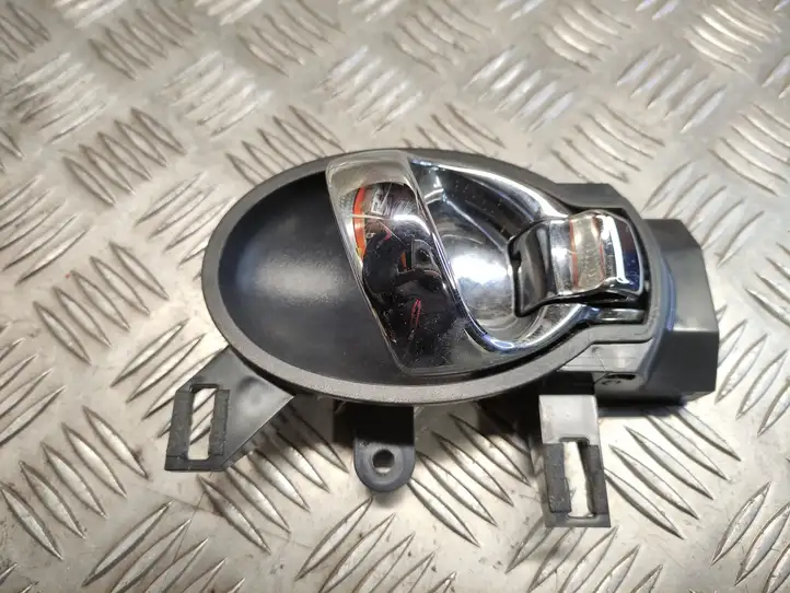 Nissan Juke I F15 (2010 - 2018) Внутренняя ручка двери — фото 2
