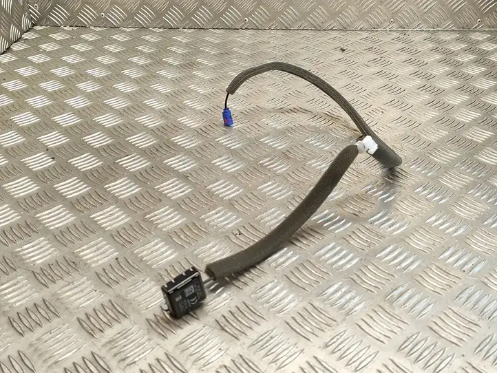Nissan Juke I F15 (2010 - 2018) 259751KA0A GPS антенна — фото 1
