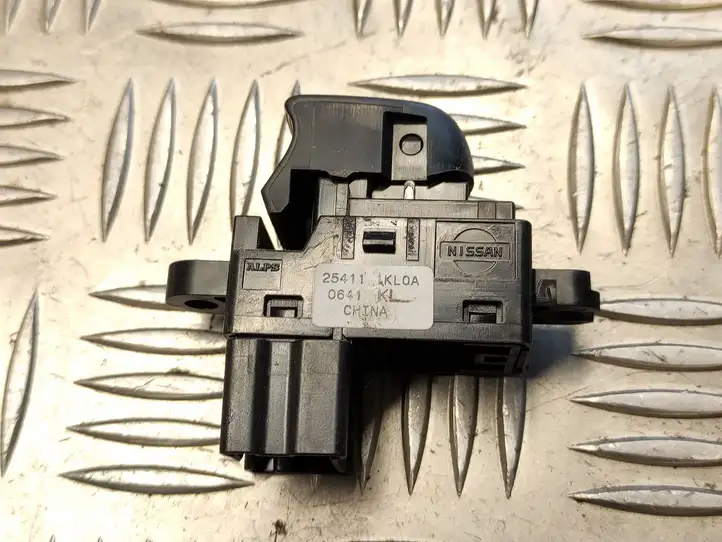 Nissan Juke I F15 (2010 - 2018) 254111KL0A Блок кнопок стеклоподъемников — фото 4