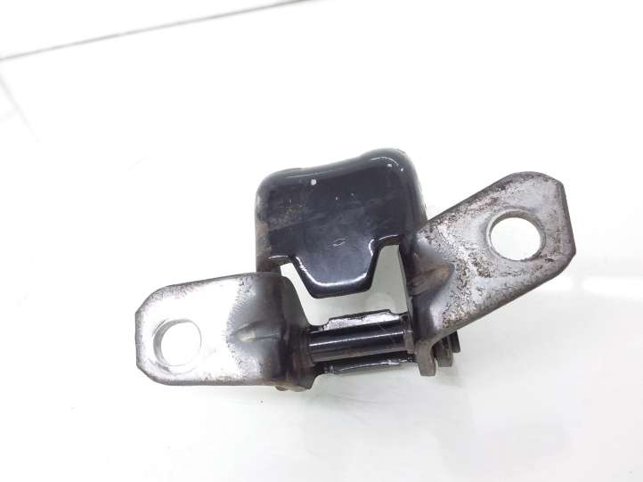 Mazda 3 (2009 - 2011)   Нижняя петля задней двери