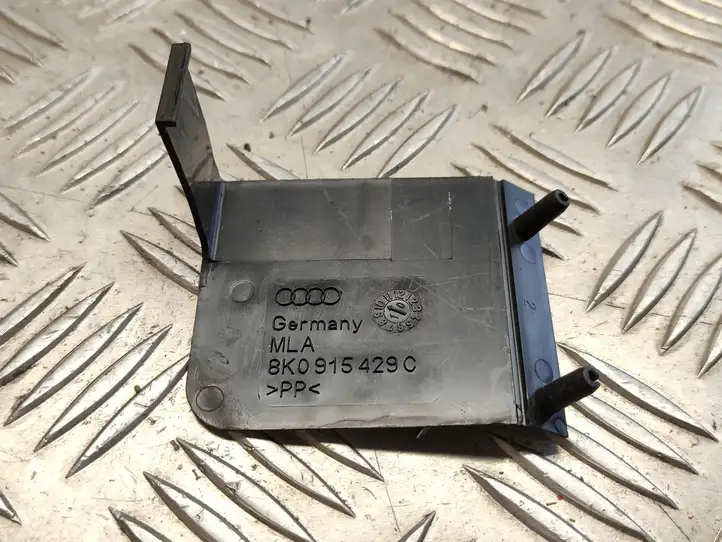 Audi A1 (2010 - 2014) 8K0915429C Крышка ящика аккумулятора — фото 1