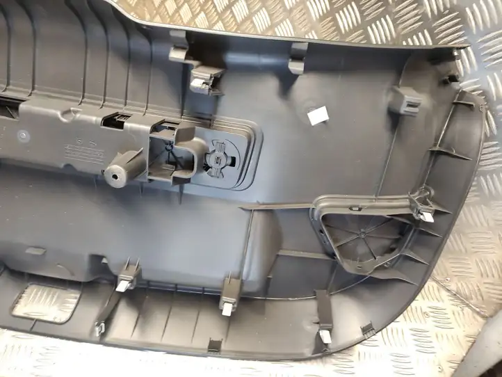 Audi A1 (2010 - 2014) 8X3867979 Комплект обшивки крышки багажника — фото 4