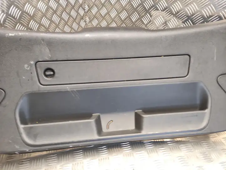Audi A1 (2010 - 2014) 8X3867979 Комплект обшивки крышки багажника — фото 6