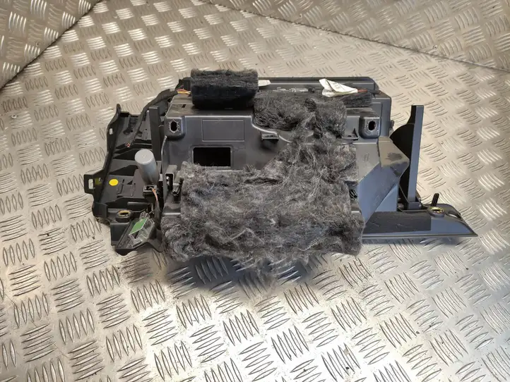 Audi A1 (2010 - 2014) 8X1857035B Бардачок в сборе — фото 10