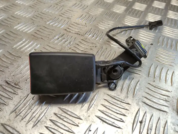 Audi A1 (2010 - 2014) 8X0857739C Задний ремень безопасности — фото 1