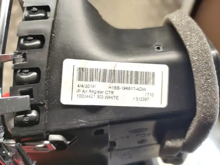 Ford Fiesta (2017 - ) H1BBA014L09 Центральный воздушный дефлектор — фото 5