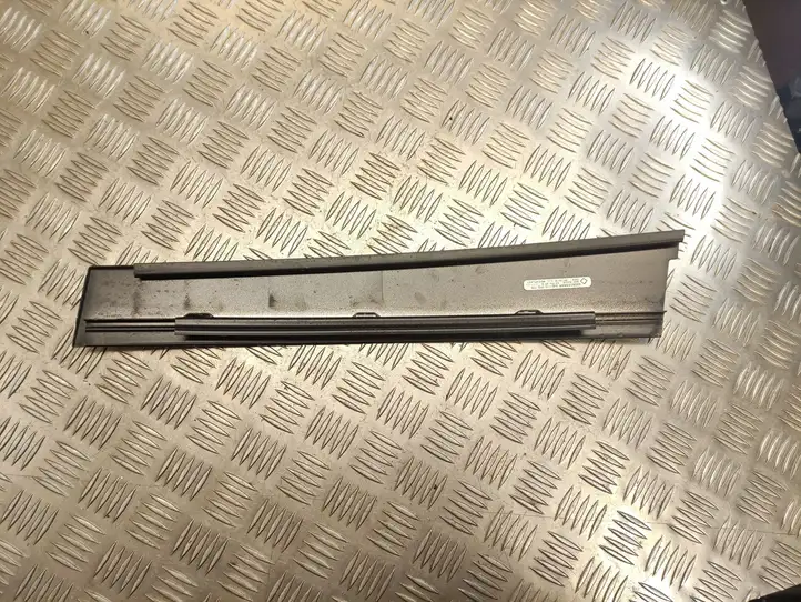 Renault Scenic III - Grand scenic III (2009 - 2016) 822820008R Накладка стекла задней двери — фото 3