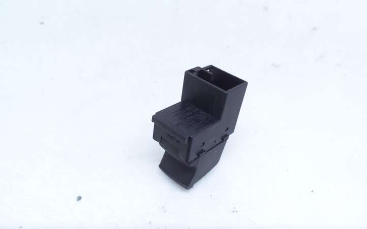 Skoda Superb B5 (3U) (2001 - 2008)  3U0959833 Включатель открытия топливного бака