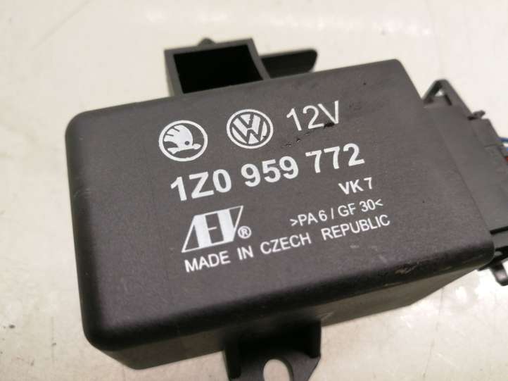 Volkswagen PASSAT B6 (2005 - 2010)  1Z0959772 Реле обогрева