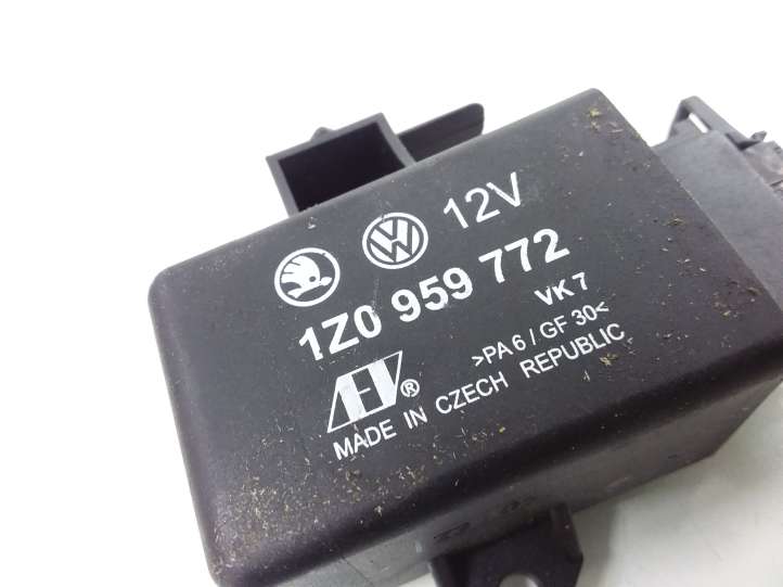 Volkswagen PASSAT B6 (2005 - 2010)  1Z0959772 Реле обогрева