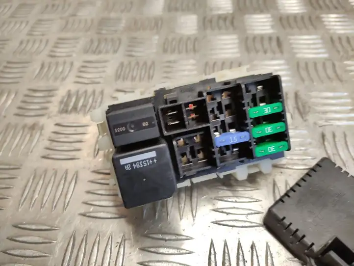 Volvo XC60 (2013 - 2017) 6G9T14K131 Блок предохранителей — фото 2