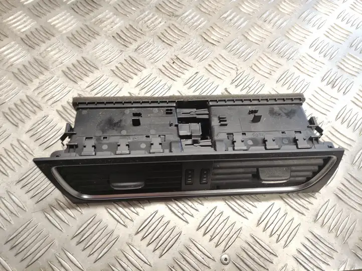 Audi A4 S4 B8 8K (2007 - 2011) 8T1820951B Центральный воздушный дефлектор — фото 4