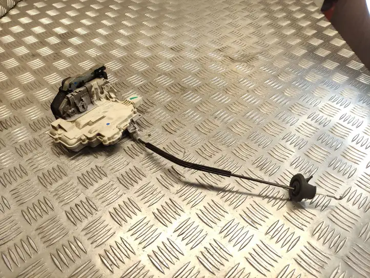 Audi A4 S4 B8 8K (2007 - 2011) 8K0839015 Замок задней двери — фото 1