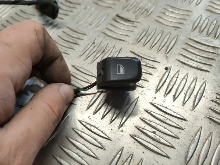 Audi A4 S4 B8 8K (2007 - 2011) 8K0971036A Кнопка стеклоподъемников — фото 2