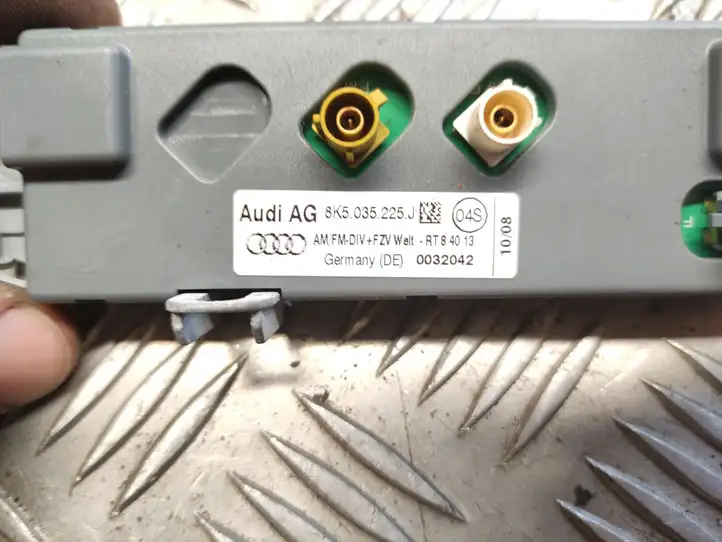 Audi A4 S4 B8 8K (2007 - 2011) 8K5035225J Усилитель антенны — фото 2