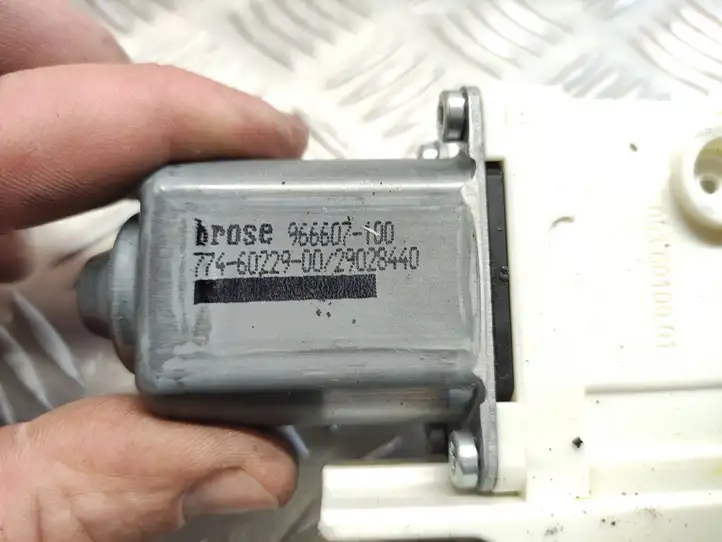 Audi A4 S4 B8 8K (2007 - 2011) 8K0959812 Стеклоподъемник задней двери — фото 2
