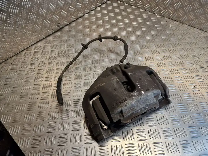 BMW 5 GT F07 (2010 - 2017) Тормозной суппорт передний — фото 1