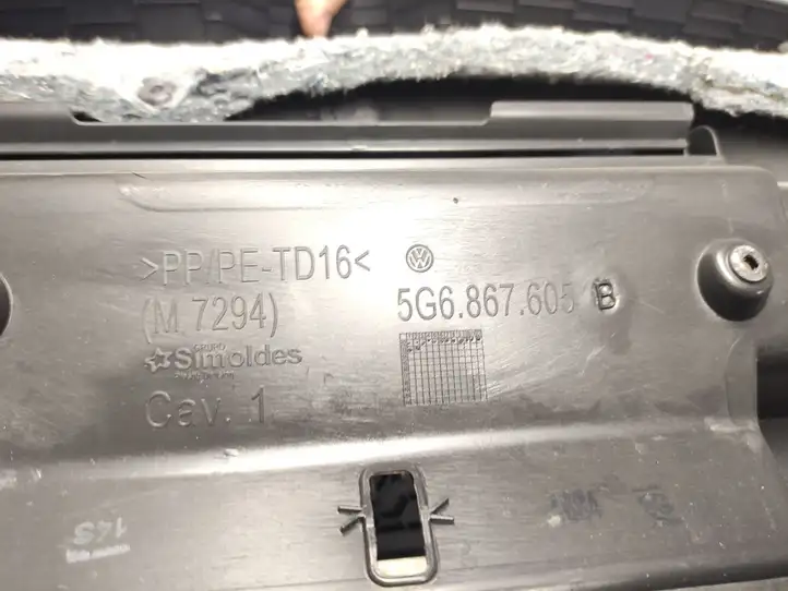 Volkswagen Golf VII (2013 - 2019) 5G6867605B Комплект обшивки крышки багажника — фото 9