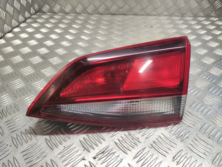 Opel Astra K (2015 - 2020) 39077379 Задний фонарь в крышке багажника — фото 1