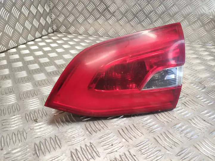 Peugeot 308 (2013 - 2021) 9678094880 Задний фонарь в крышке багажника — фото 1