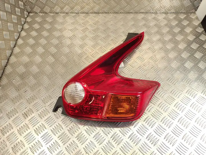 Nissan Juke I F15 (2010 - 2018) 010200 Задний фонарь в кузове — фото 1