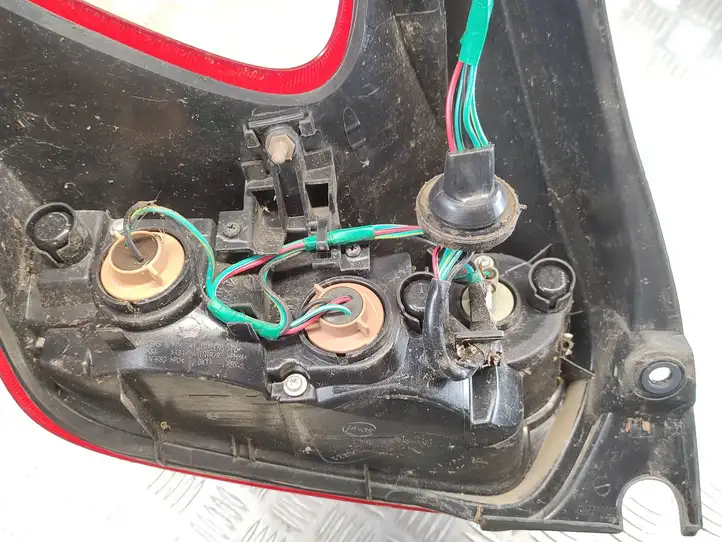 Nissan Juke I F15 (2010 - 2018) 010200 Задний фонарь в кузове — фото 2