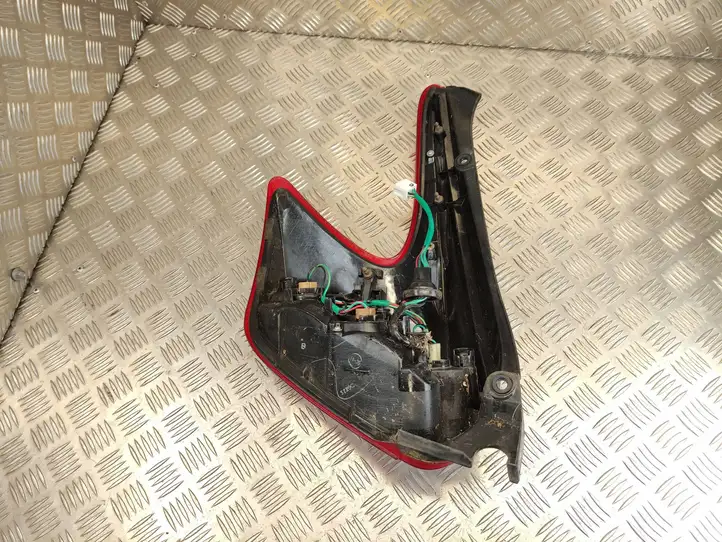 Nissan Juke I F15 (2010 - 2018) 010200 Задний фонарь в кузове — фото 5